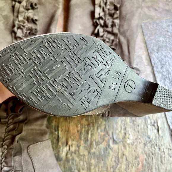 ELLE RIVA GREY WEDGES.. knee high boots beautiful pattern adorns the sides Size7 - Picture 7 of 8